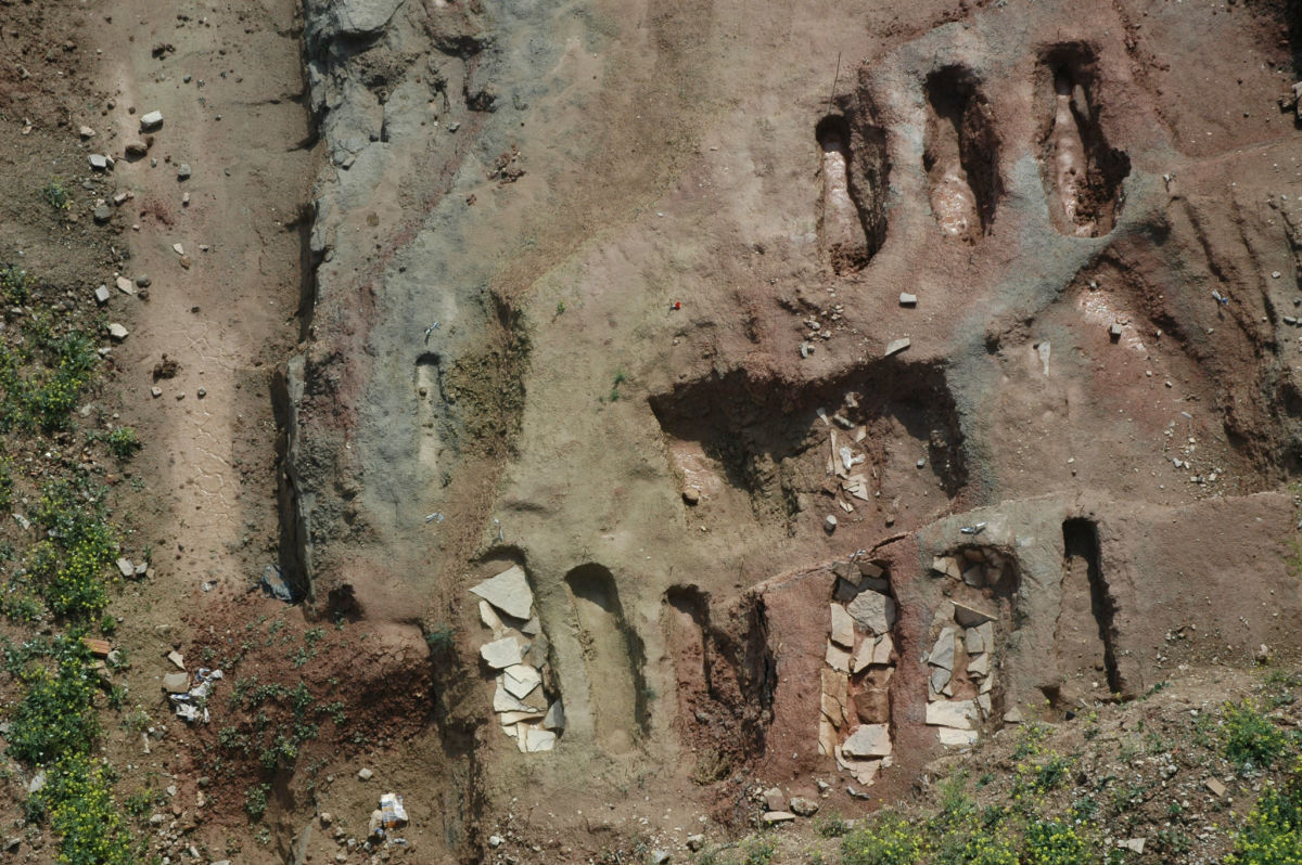 Documenting mass graves from a medieval pogrom