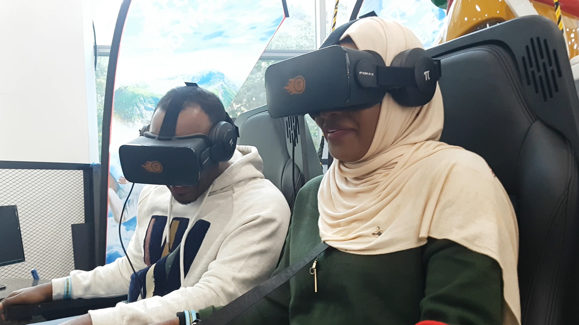 Wearing-VR-headsets-to-explore-a-3D-model