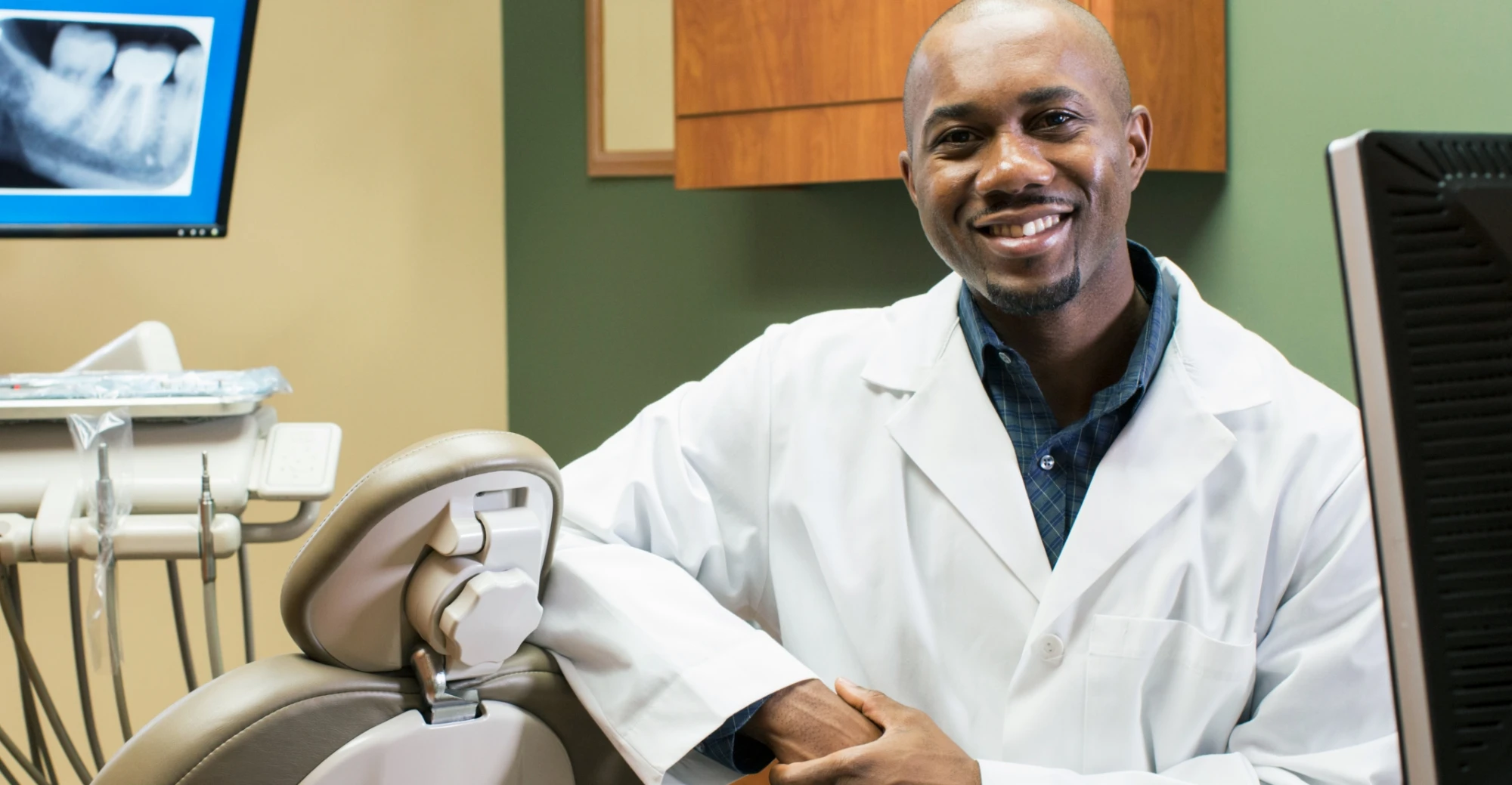 43437 - Medical Schools Curated Hub - Sect 3 Image 3 - Dentist