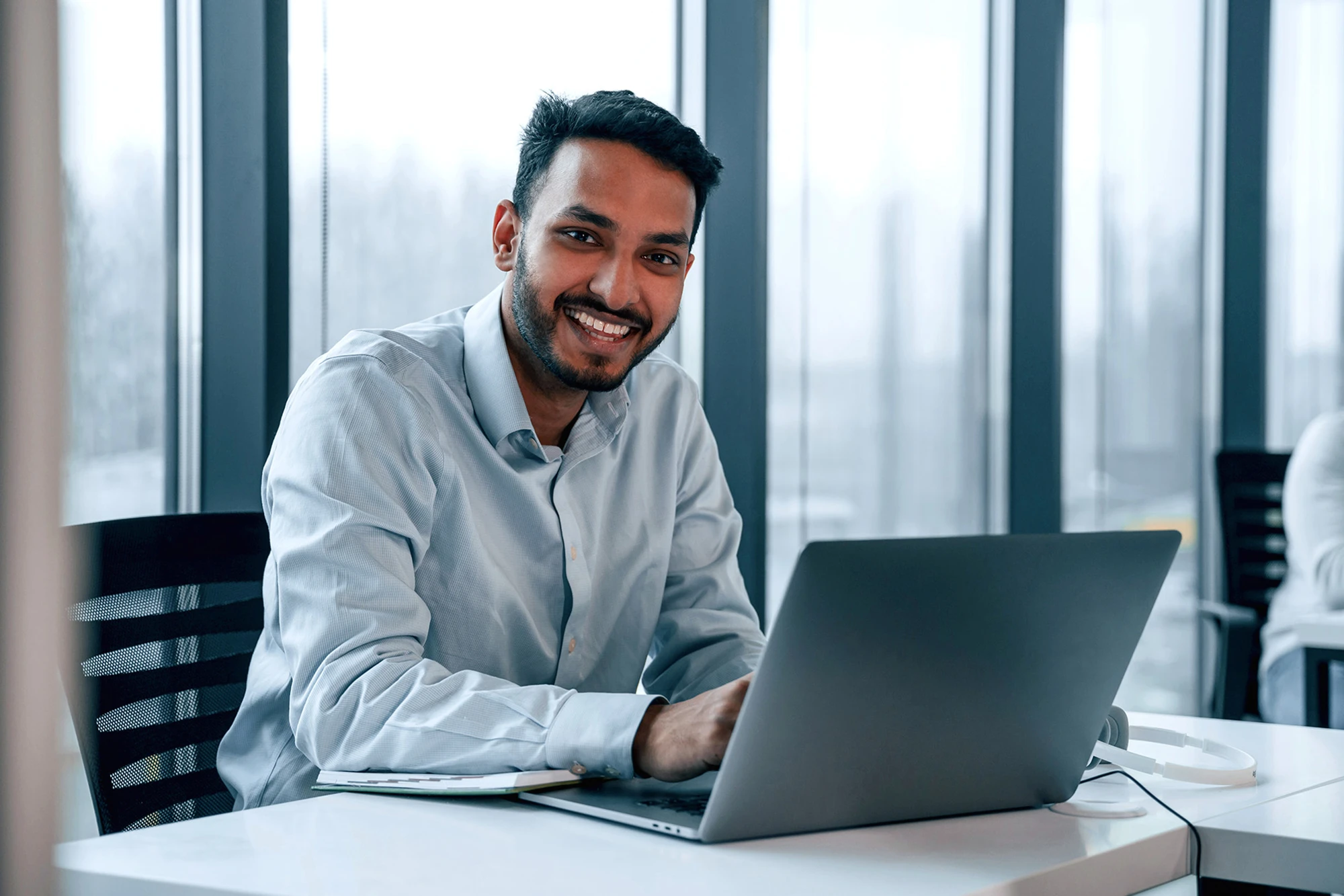 cfa-india-man-on-laptop-office