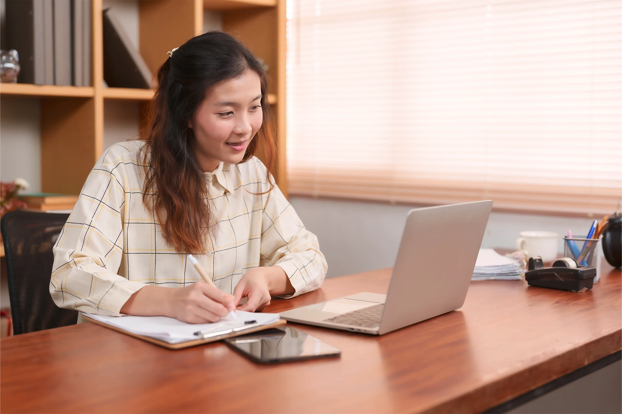 dearborn - woman at desk with laptop