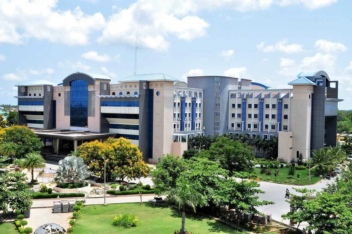 Sri Manakula Vinayagar Medical College PR.jpg