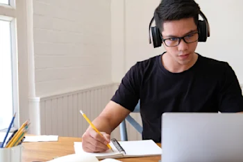 Online learning will soon become universal. Colleges must catch up.jpg