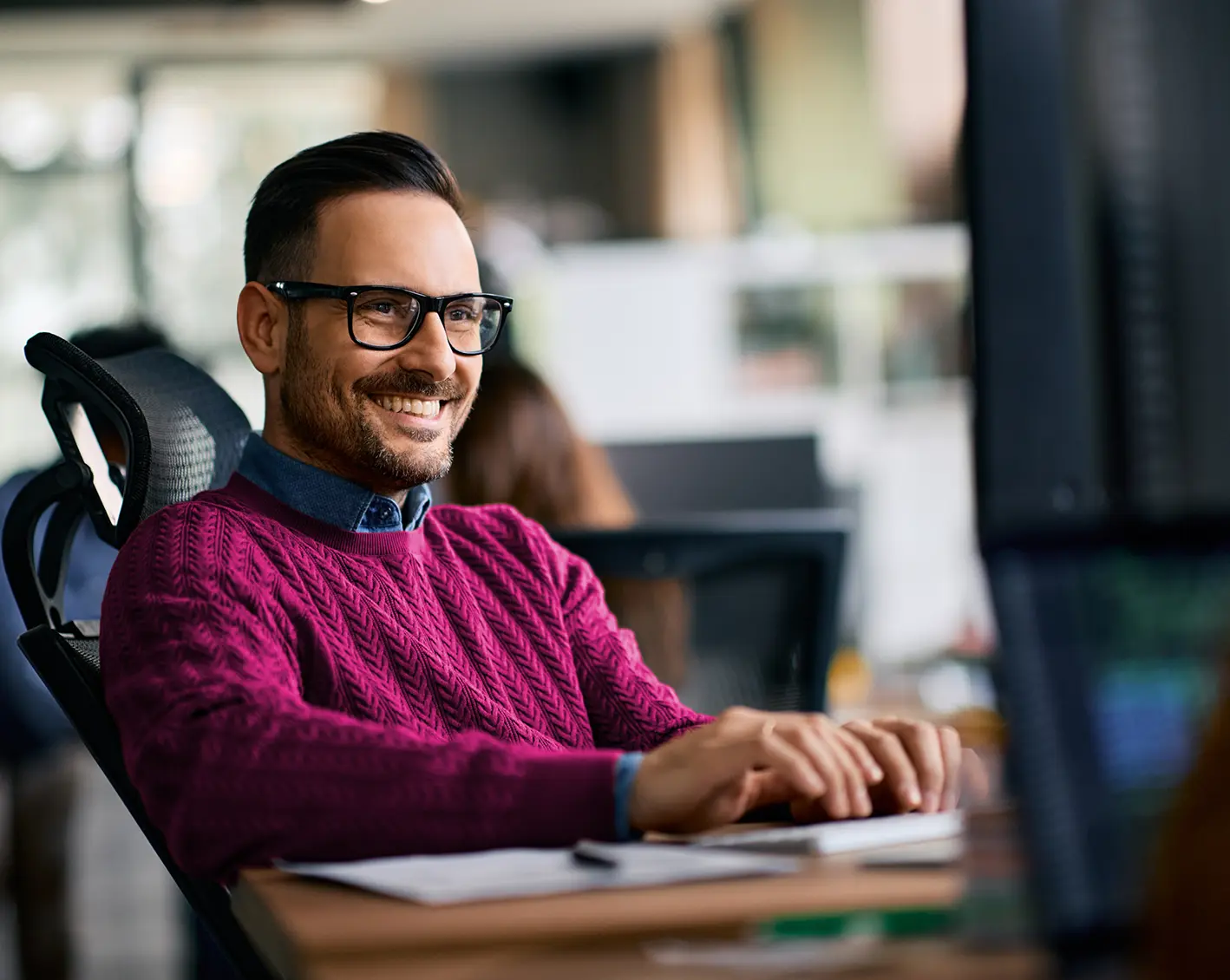 employee looking up future of hr on computer