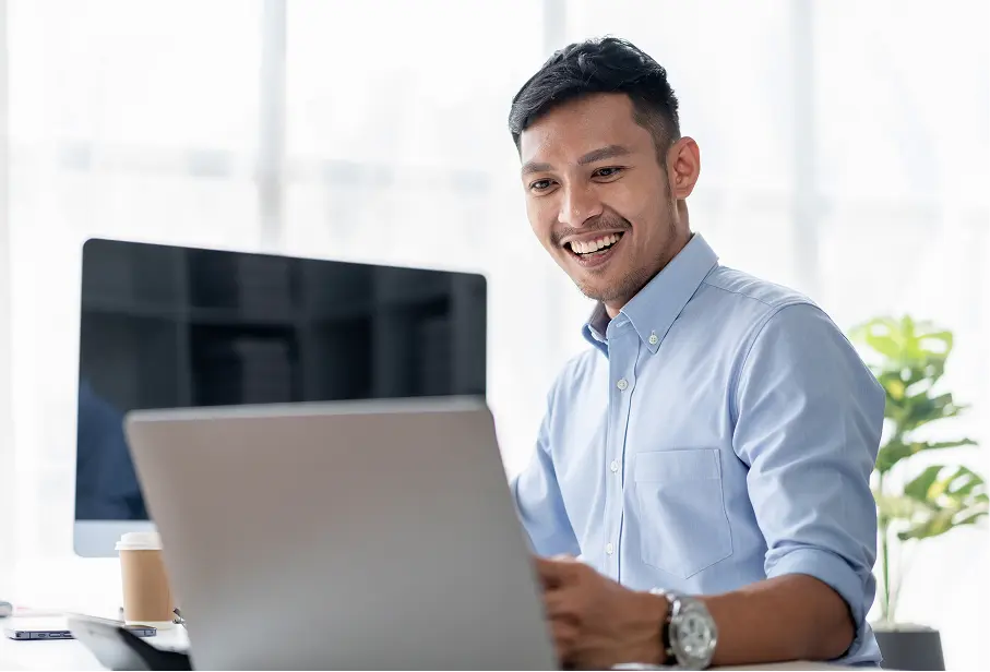 employee getting support on computer