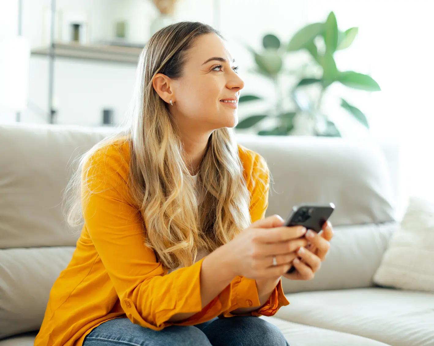 woman tracking her time on phone