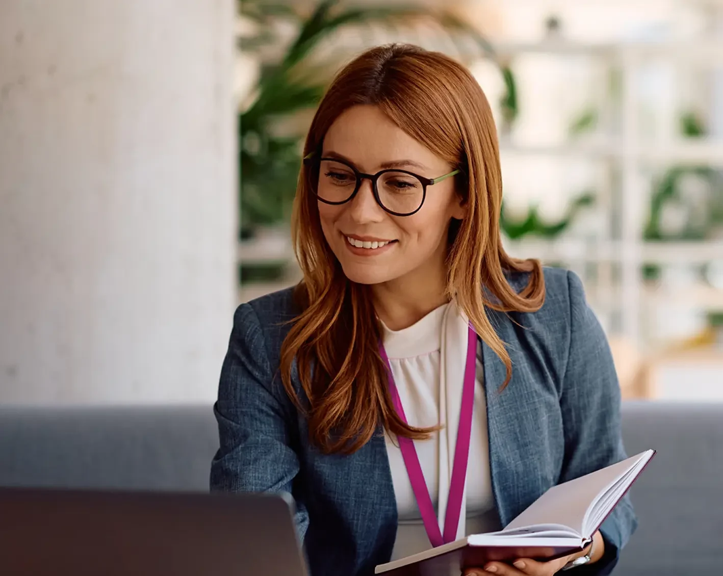 hr worker managing a hra account