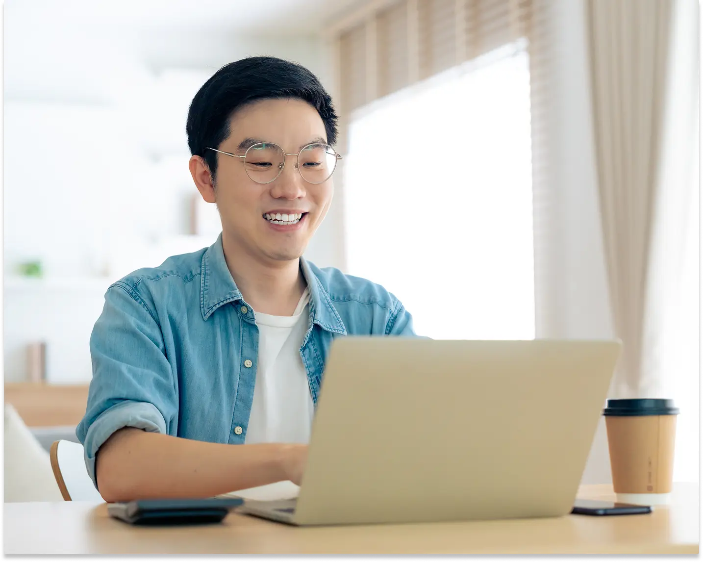 employee looking up hsa contribution limits on computer