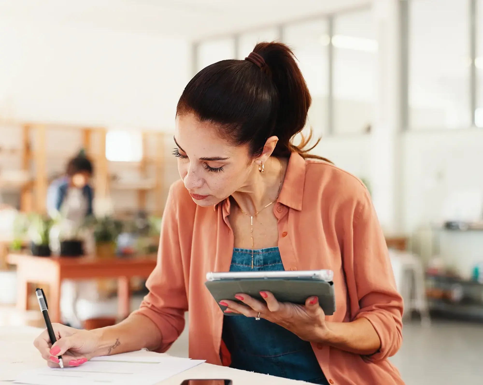 manager creating schedule for employees