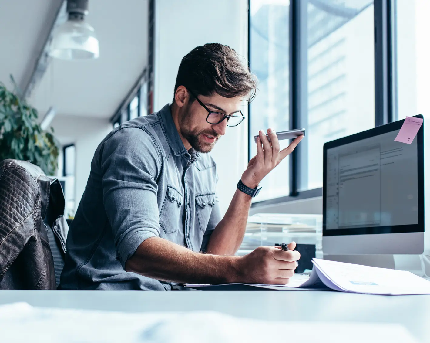 hr looking over real time tracking updates