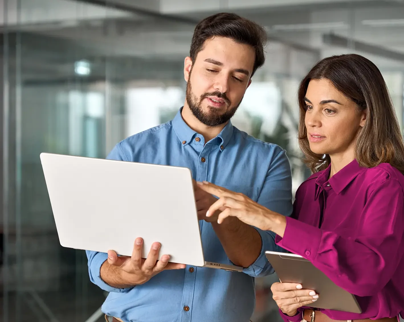 hr employee showing manager reports on computer