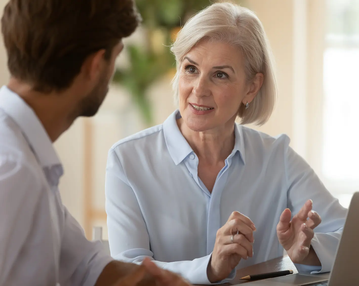 hr explaining benefits coverage to employee