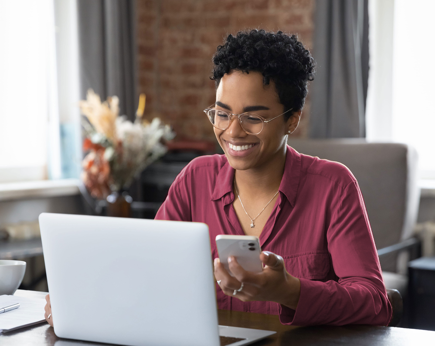 hr manager using technology to increase hiring speed 