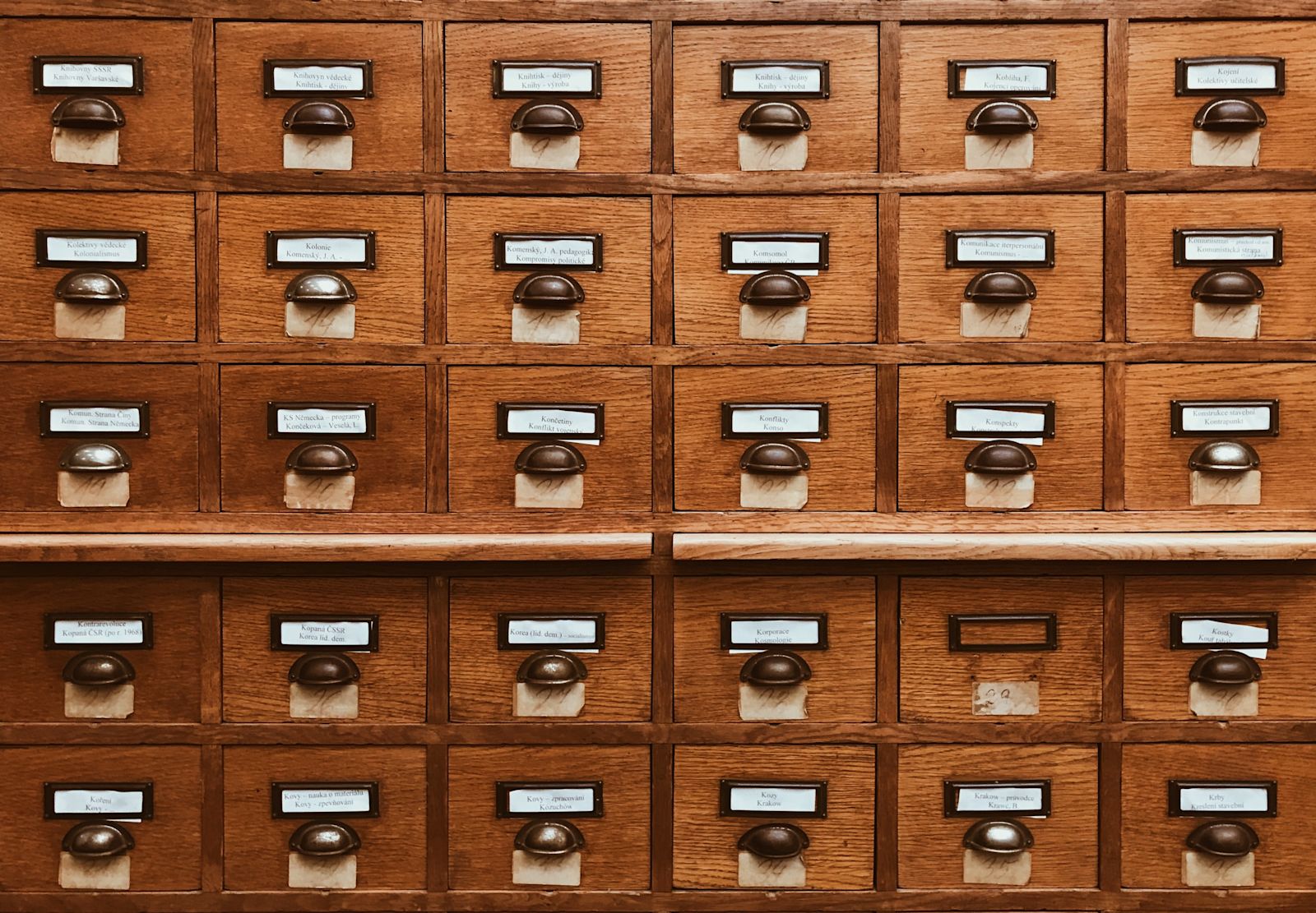 Clash of Database Technologies: SQL vs. NoSQL vs. NewSQL