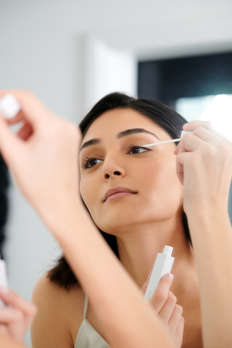 How To Apply a Lash Serum for Longer & Stronger Lashes at Home 