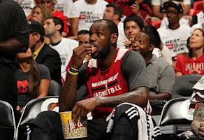 lebron-james-eating-featured-1