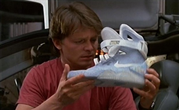 Nike-Air-Mag-auto-lacante