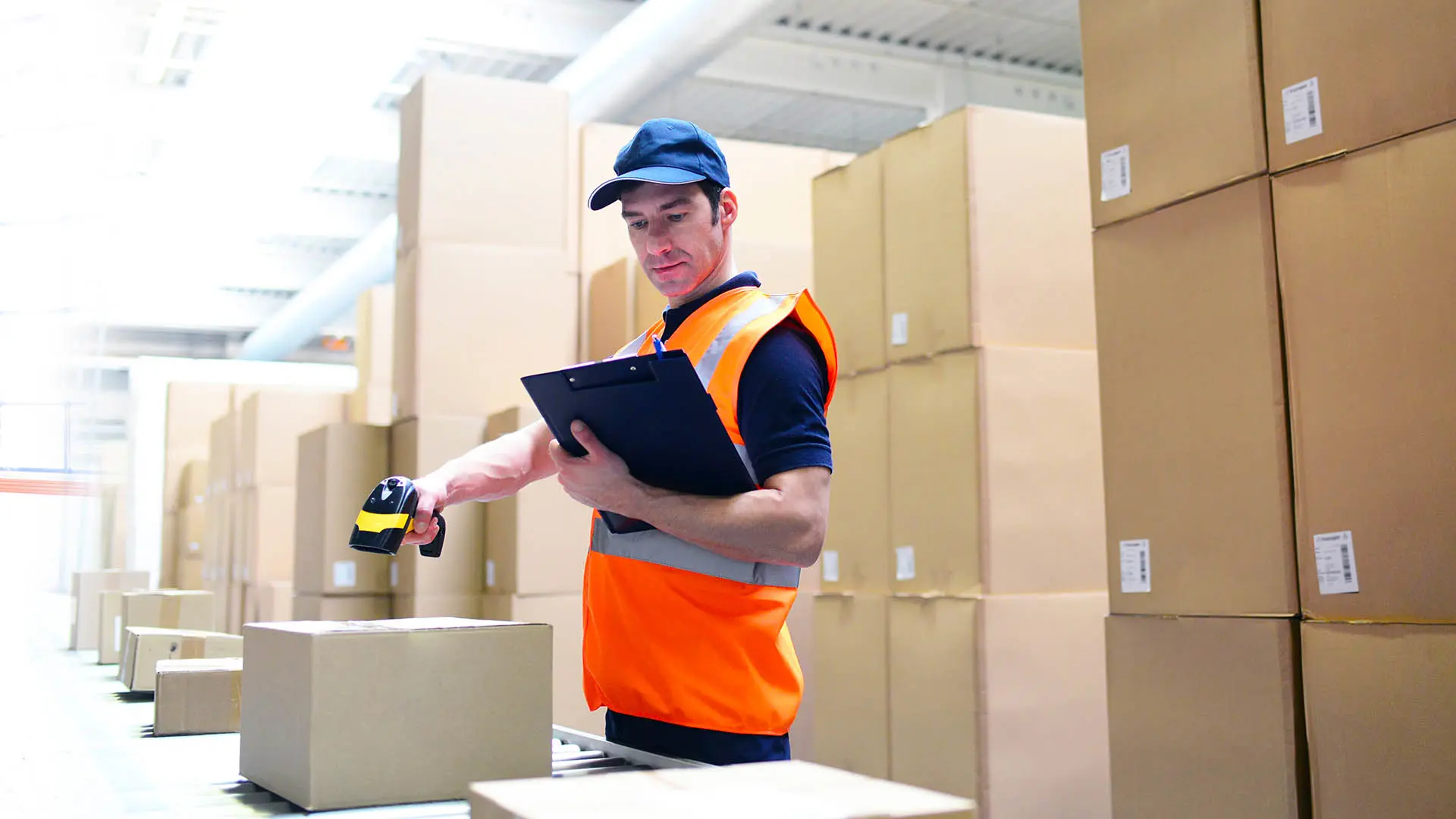 Warehouse scanning packages