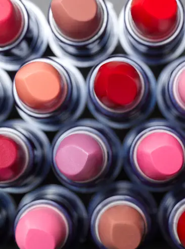 Collectie van verschillende kleuren lippenstift