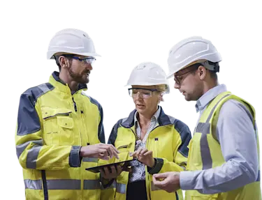 Werksteam überprüft tablet