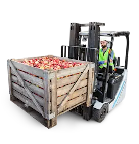 Vorkheftruck verplaatst krat met fruit