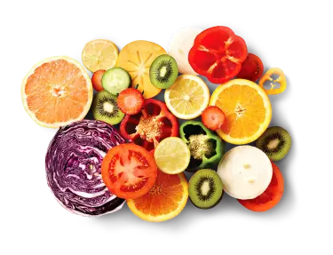 Verduras y frutas frescas en rodajas