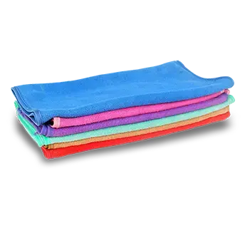 Des serviettes multicolores en pile