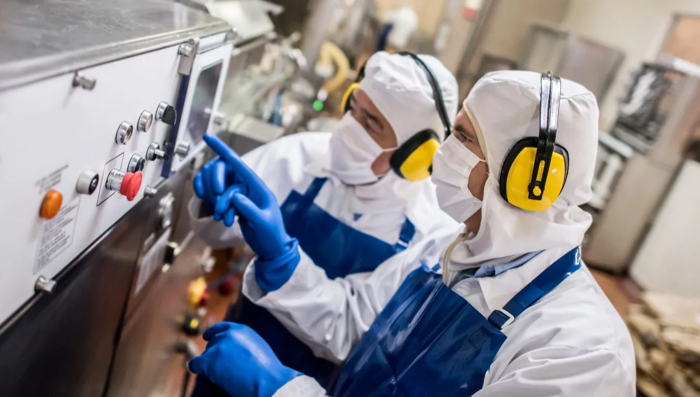 How Purpose-Built Food and Beverage Software Facilitates Working with Contract Manufacturers