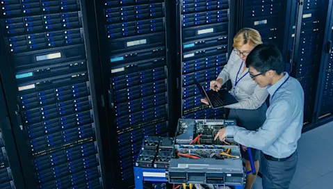 Server repair tech