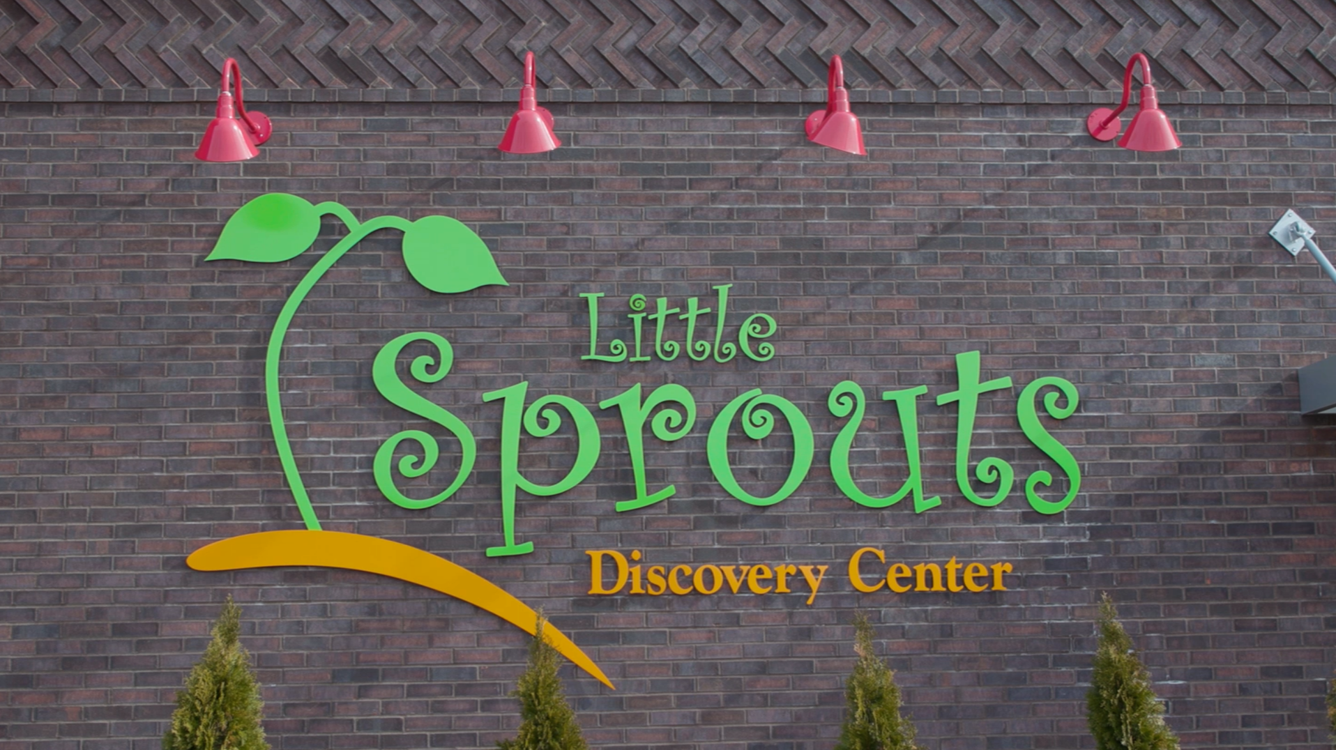 Outdoor exterior of Little Sprouts Discovery Center in Columbia, TN