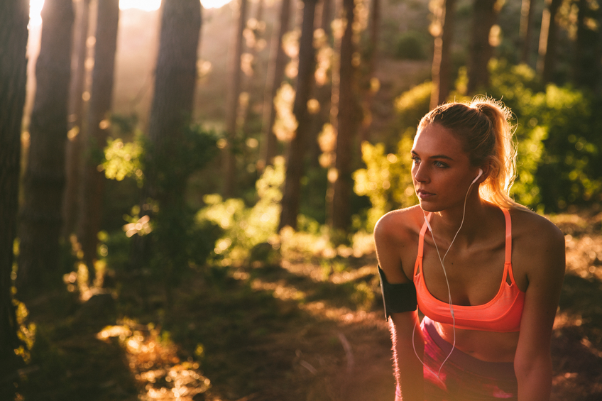 forest woman sport outfit running seo