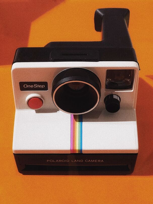 polaroid-camera_outlet_2_CM