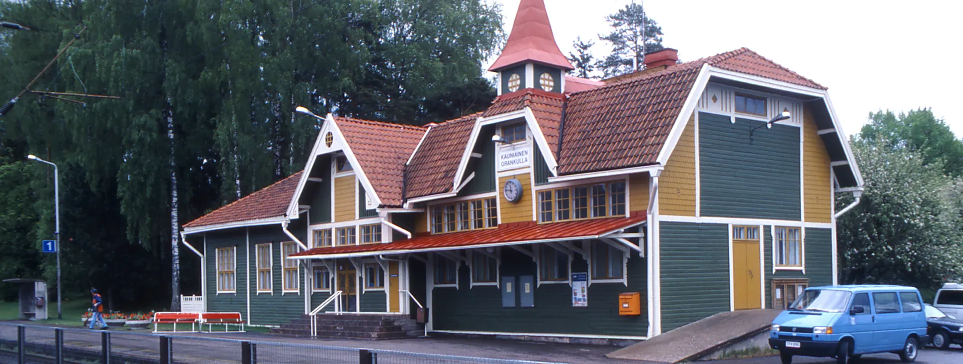Kauniainen railway station VR