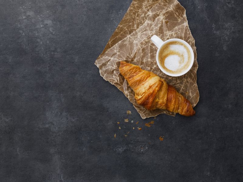 Kahvi ja croissantti