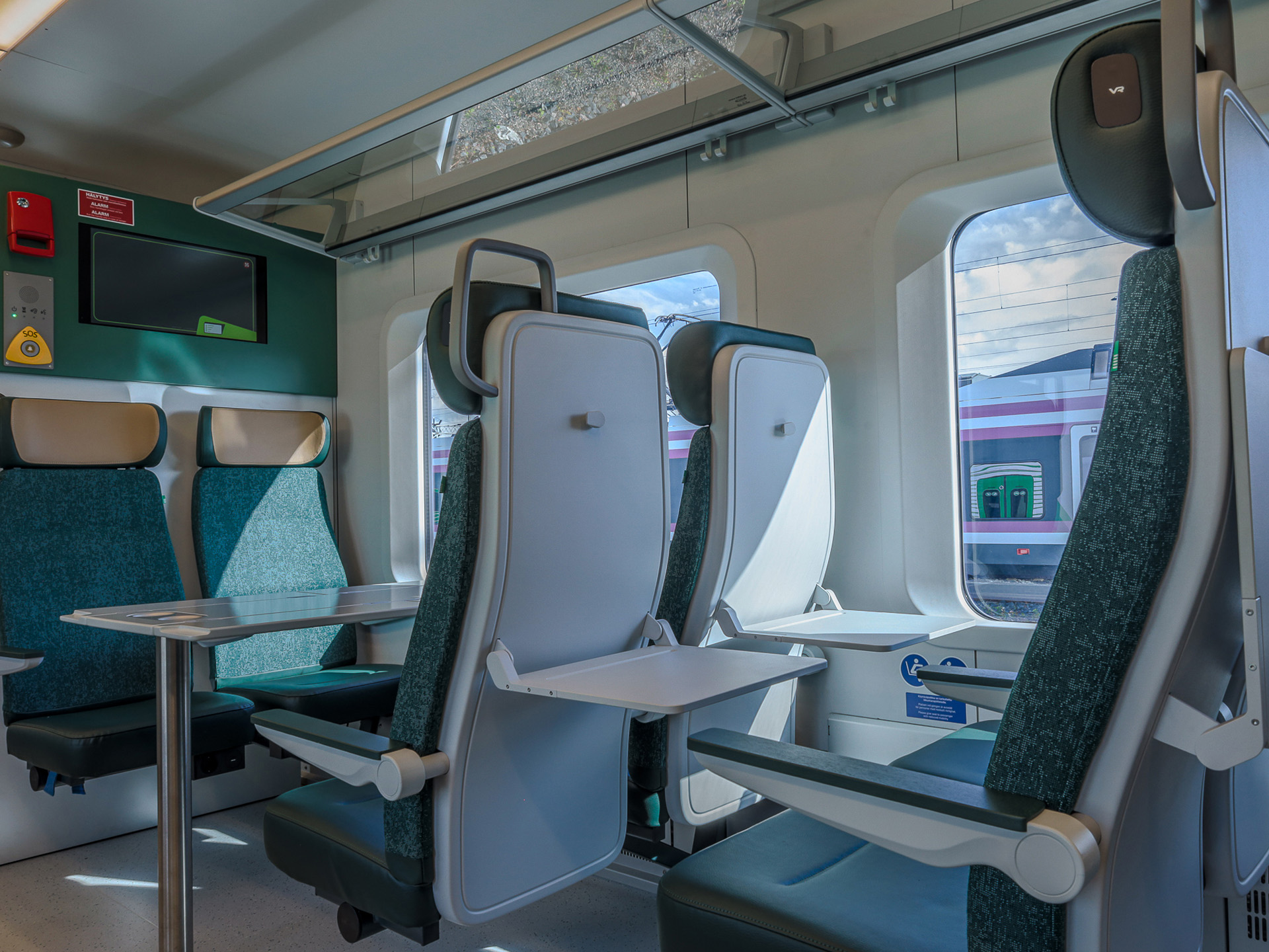 VR:n yöjunan sisätilat ja makuuhytit