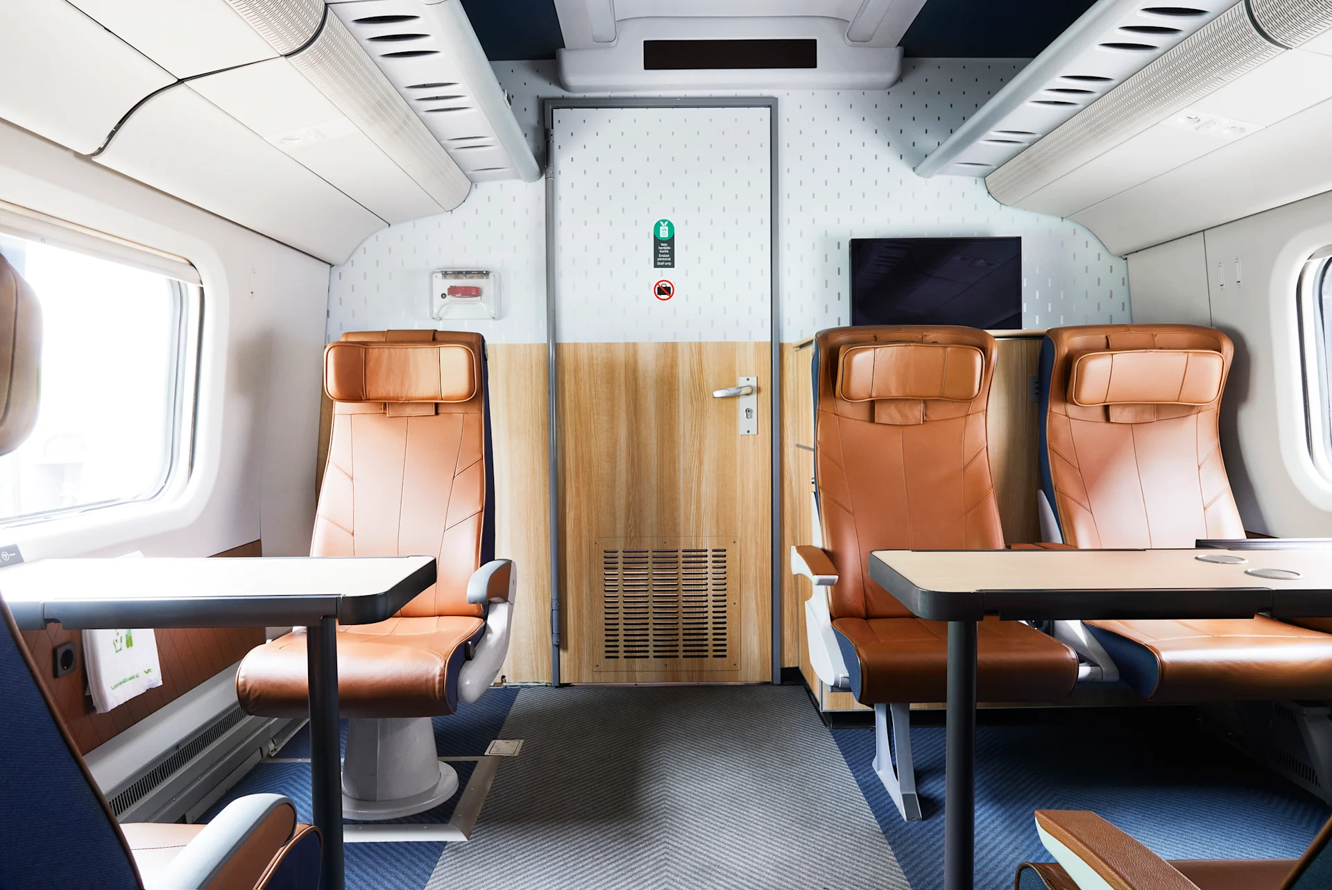 6 hengen Ekstra-kabinetti Pendolino Plus-junassa