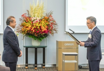 澤田政明様受賞の様子