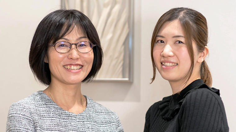 左から、オムロンヘルスケア グローバル人事本部人事企画部の大家明子、イノベーション推進本部インキュベーションセンターアグリオートメーション事業推進室の大鳥晴佳