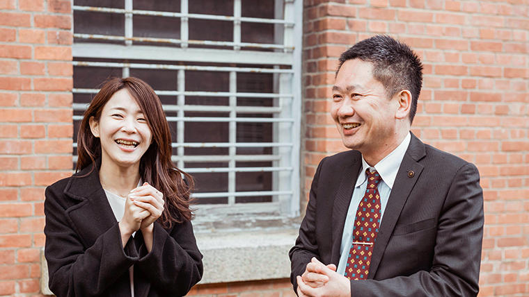 プロジェクトの中心メンバーであるオムロン ソーシアルソリューションズの横田と、政策推進部 移住・定住促進課の小西征良さん