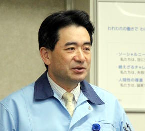 オムロン IAB 商品事業本部 草津工場工場長で、グローバルマニュファクチャリングセンター長である足立義博氏