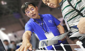 太陽光発電システムの普及に貢献する、多数台連系時単独運転防止技術「AICOT」にも関心を寄せていただきました。