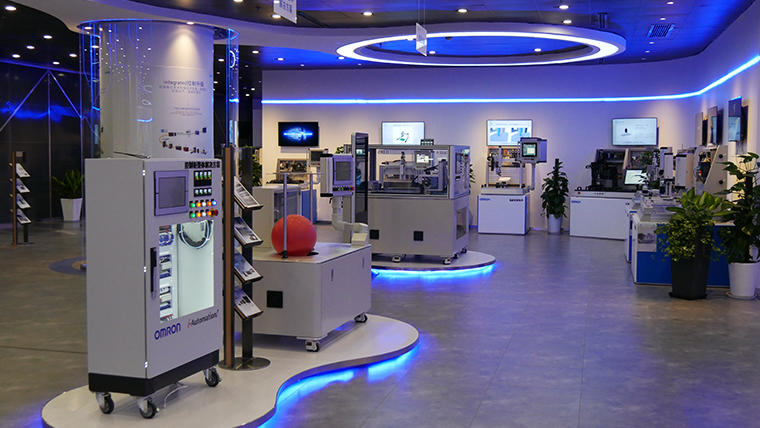 オートメーションセンターでは代表的なメカ機構を備えたモデル機械を常設。実際に動く装置を見ながら、<br />制御技術の説明・技術交流会も行えるため、より具体的にお客様の持っている課題に対しての提案・サポートが行える