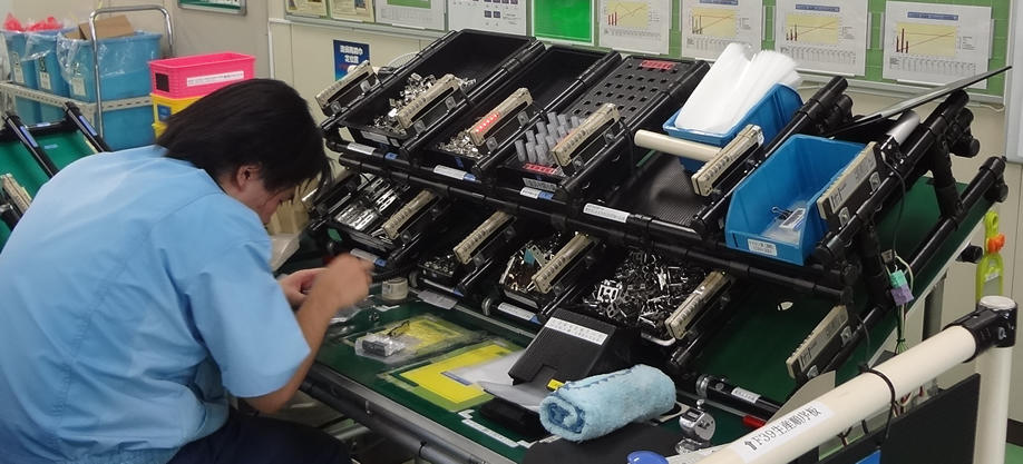 棚につけられたセンサで取り間違いを防止