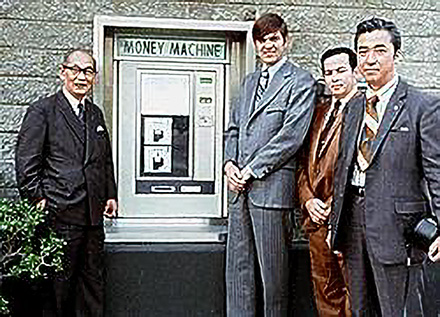 現金自動貸付機「MONEY MACHINE」の写真