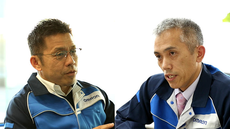 綾部工場長の辨官（左）と草津工場長の小泉（右）