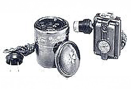 Tabletop cigarette lighter and long-burning matches