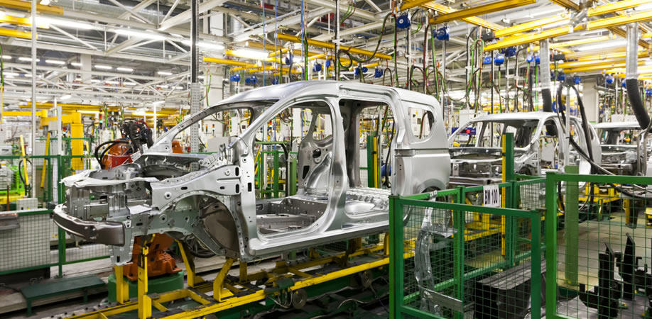 自動車工場の生産ライン