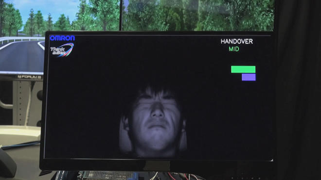 ドライバーの挙動や表情から運転集中度を推定する車載センサー