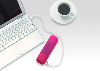 旅行や出張などへの持ち運びに便利な、充電機能搭載のモバイルケースを