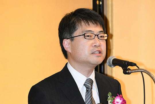 『柔らかい』という特性を持つ有機エレクトロニクスは、これまで以上にヒトと機械との調和を高める可能性を秘めています